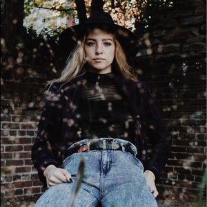 Meet your Posher, Courtney